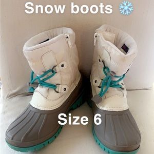 Snow boots! Size 6!